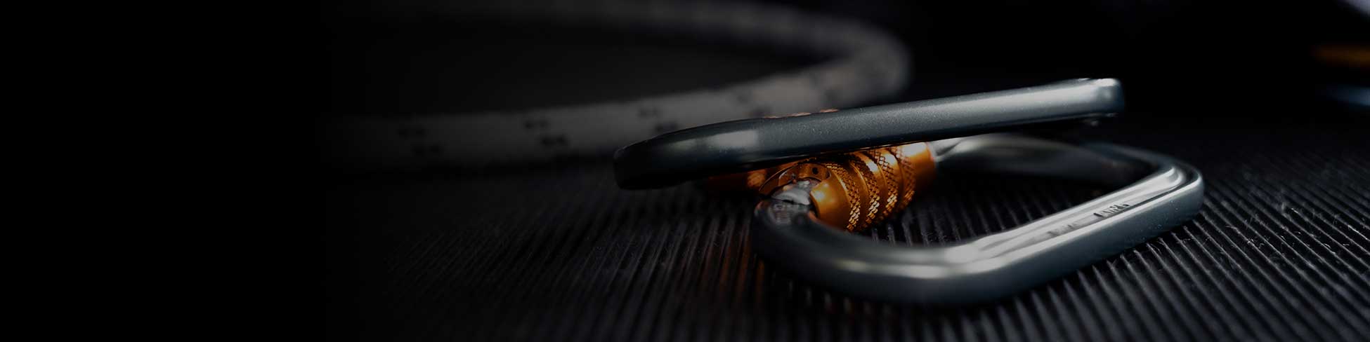 Carabiners & hooks